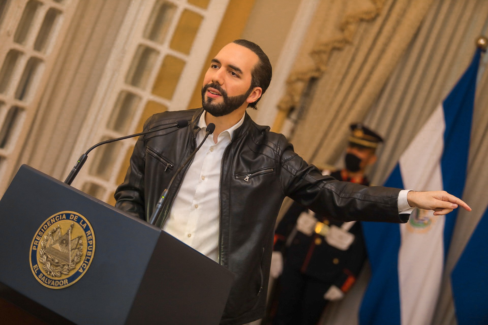 Presidente Bukele a Erick Salguero: “¿No que ya había pedido perdón por el gobierno de Tony Saca?” presidente-bukele-a-erick-salguero-no-que-ya-habia-pedido-perdon-por-el-gobierno-de-tony-saca